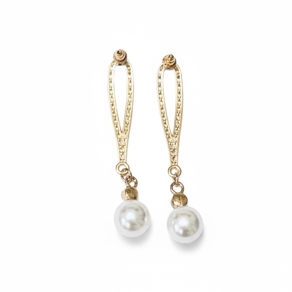 x Borrowed & Blue Teardrop Crystal CZ Pave Metal Pearl Drop Earrings - Picture 4 of 4
